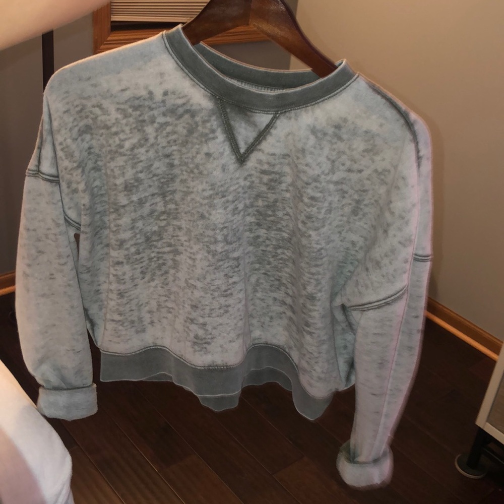 Kendall and Kylie Cropped sweatshirt